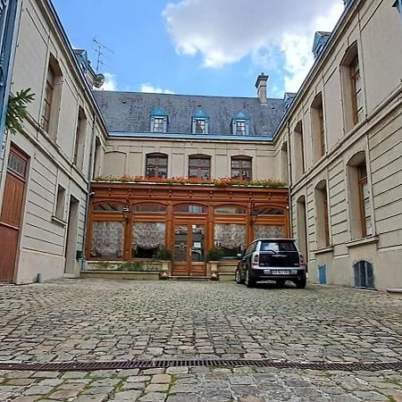 Hotel Particulier Des Canonniers Saint-Quentin  Exterior photo
