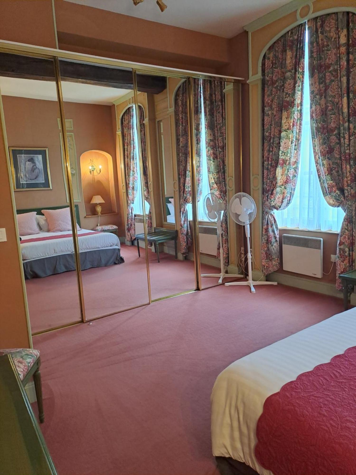 Hotel Particulier Des Canonniers Saint-Quentin  Room photo